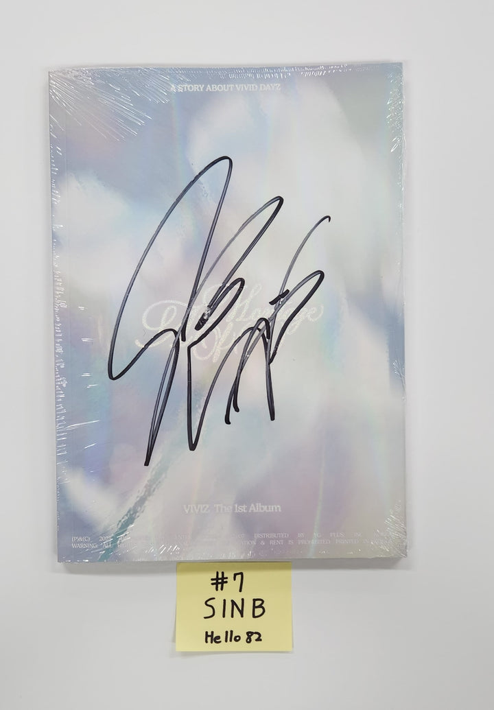 VIVIZ "A Montage of ( )" - Hand Autographed(Signed) Album [25.7.15]