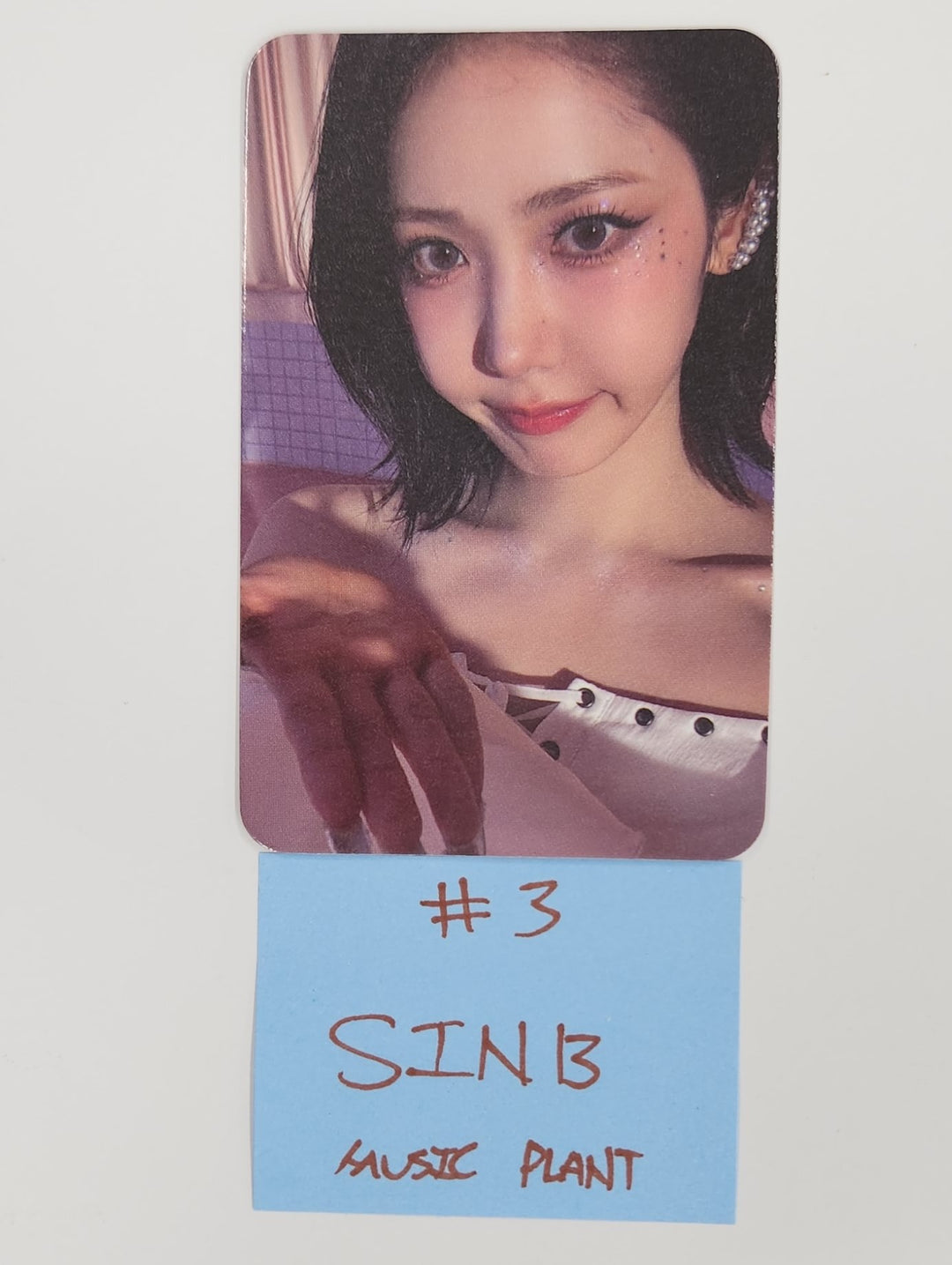 VIVIZ "A Montage of ( )" - Music Plant Fansign Event Photocard [25.7.25]