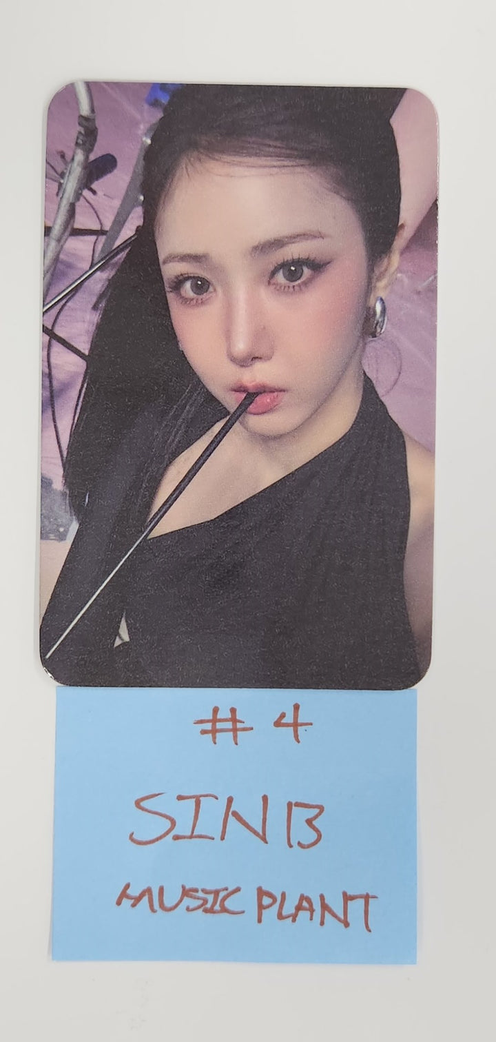 VIVIZ "A Montage of ( )" - Music Plant Fansign Event Photocard [25.7.25]