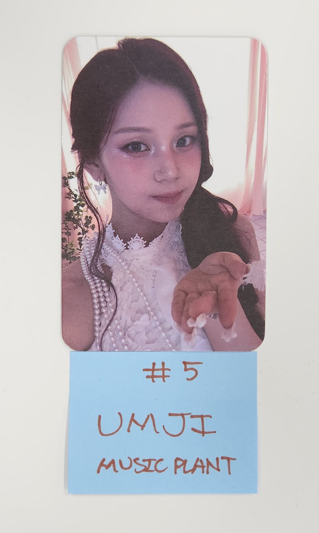 VIVIZ "A Montage of ( )" - Music Plant Fansign Event Photocard [25.7.25]