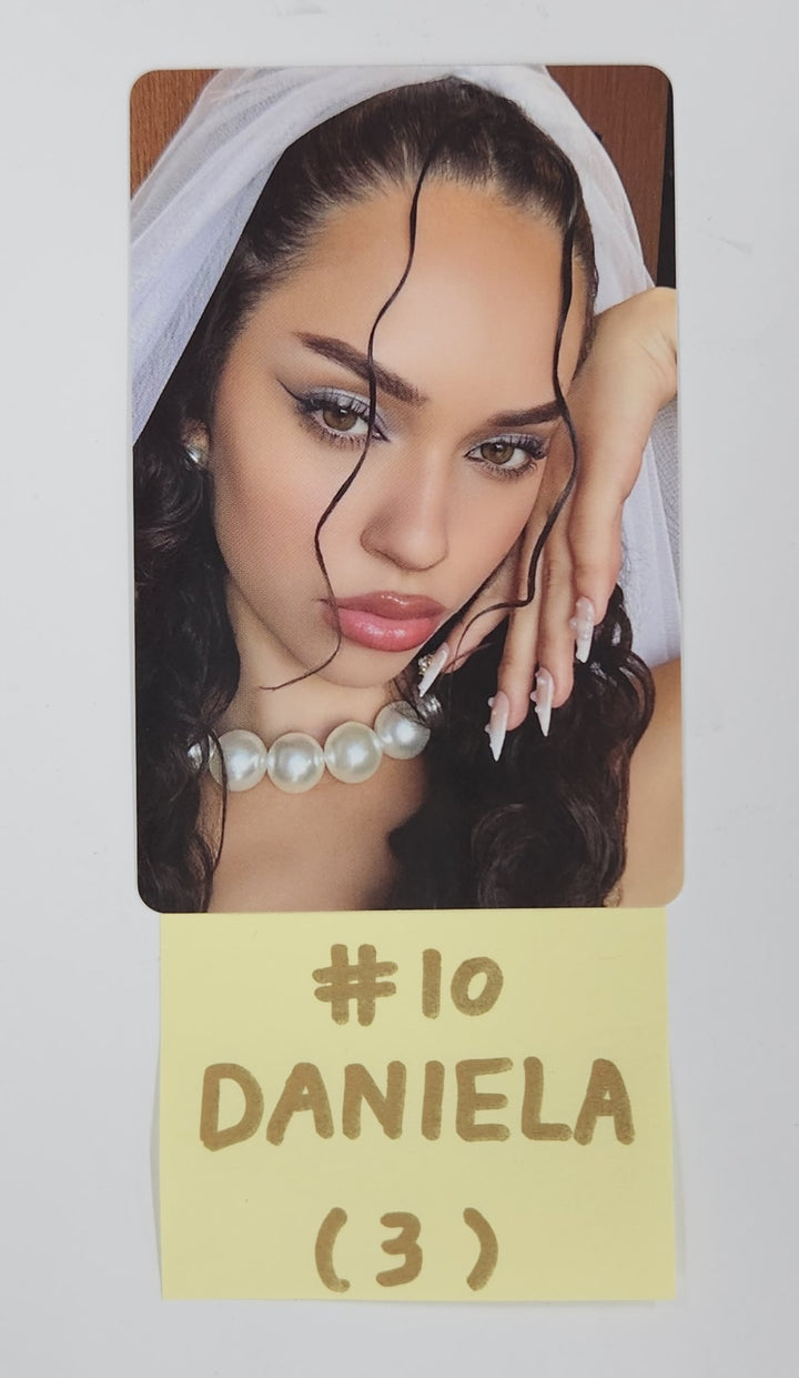 KATSEYE "BEAUTIFUL CHAOS" - Official Trading Photocard [25.8.7]