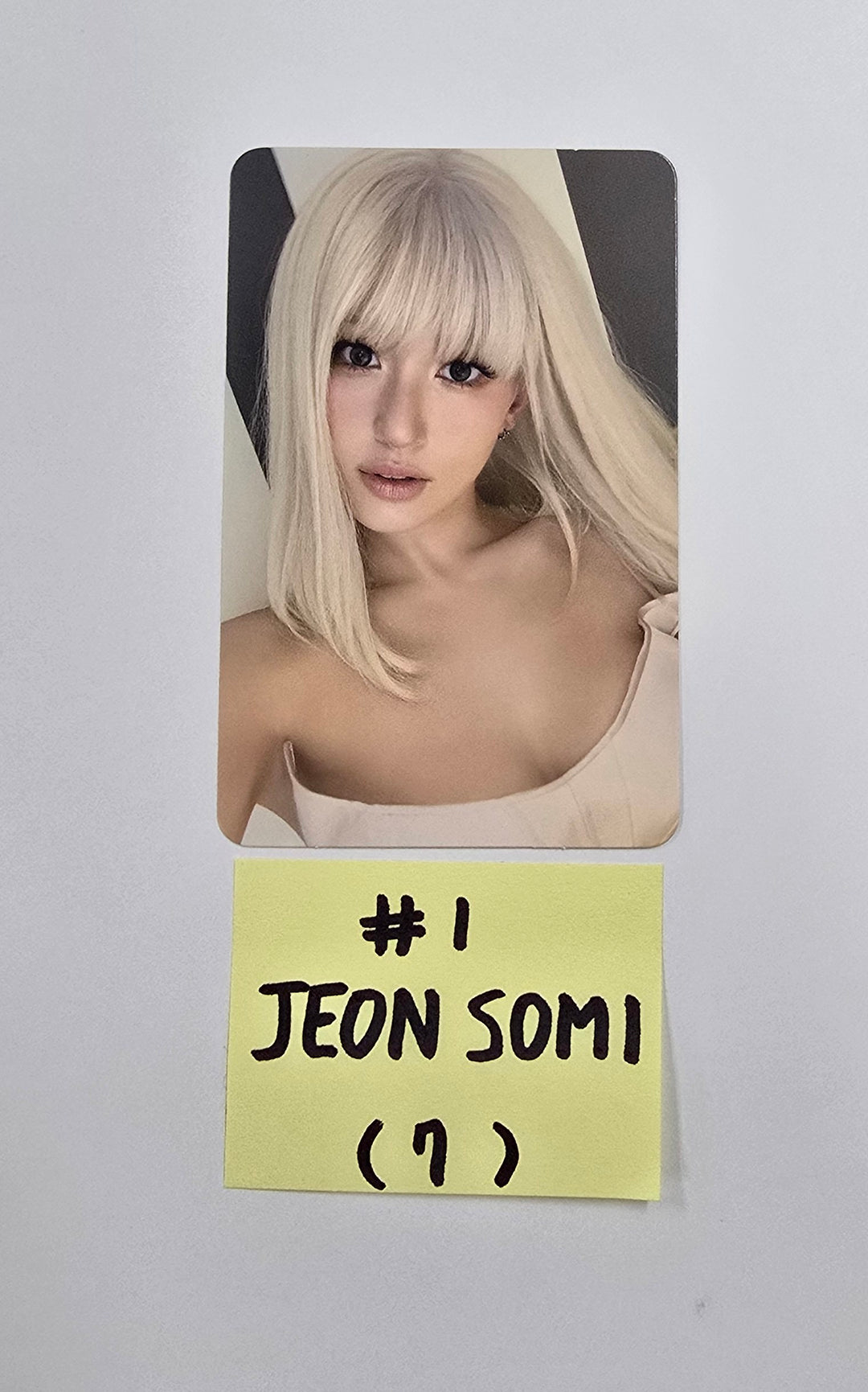 JEON SOMI "Chaotic &amp; Confused" - Official Photocard [25.8.13]