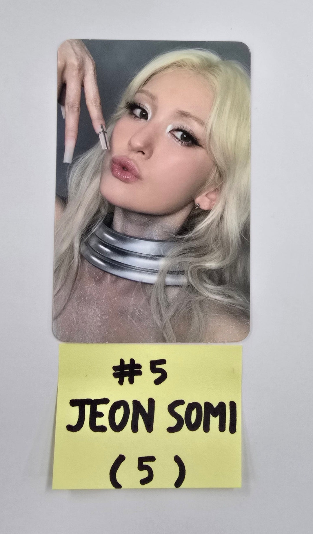 JEON SOMI "Chaotic &amp; Confused" - Official Photocard [25.8.13]