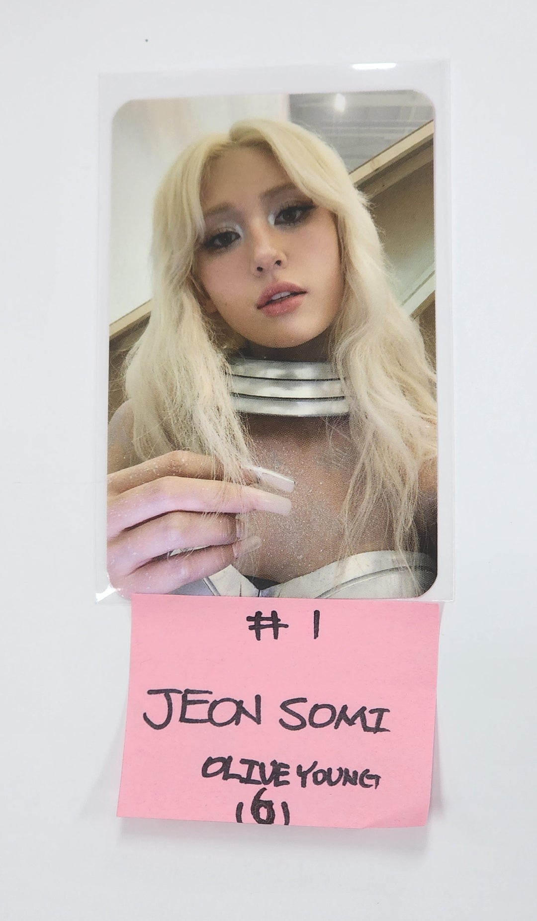 JEON SOMI "GChaotic &amp; Confused" - Olive Young Pre-Order Benefit Photocard [25.08.13]