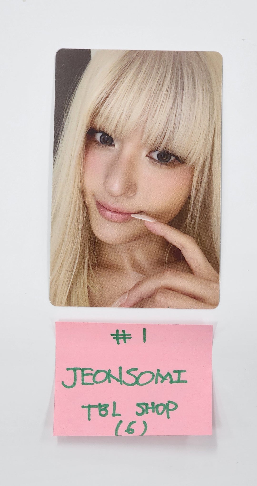 JEON SOMI "Chaotic &amp; Confused" - TheBlackLabel Shop Pre-Order Benefit Photocard [25.8.13]