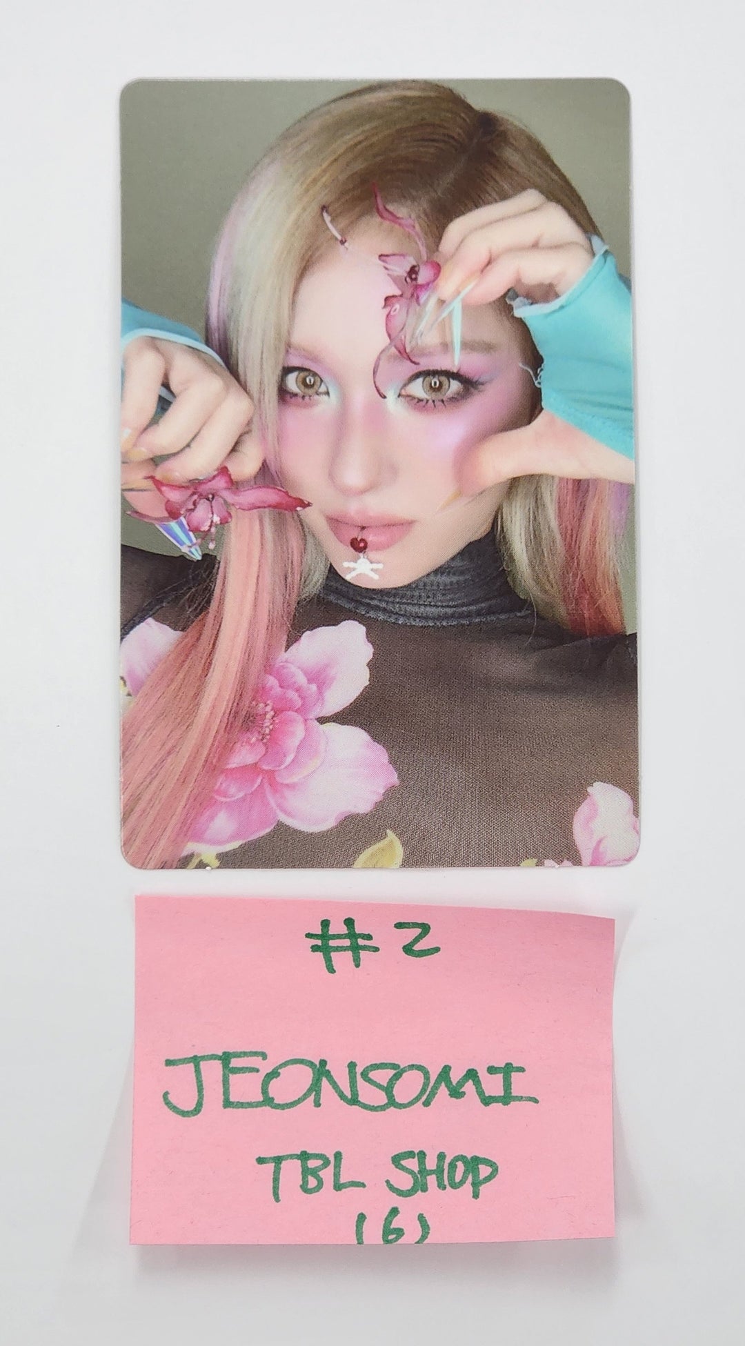 JEON SOMI "Chaotic &amp; Confused" - TheBlackLabel Shop Pre-Order Benefit Photocard [25.8.13]