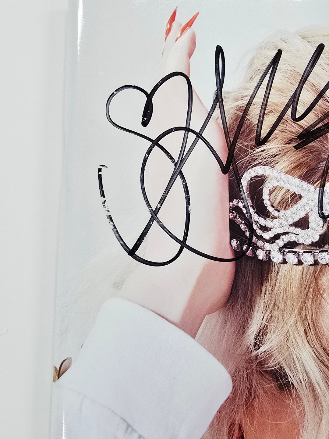 JEONSOMI "Chaotic &amp; Confused" - Hand Autographed(Signed) Promo Album [25.8.14]