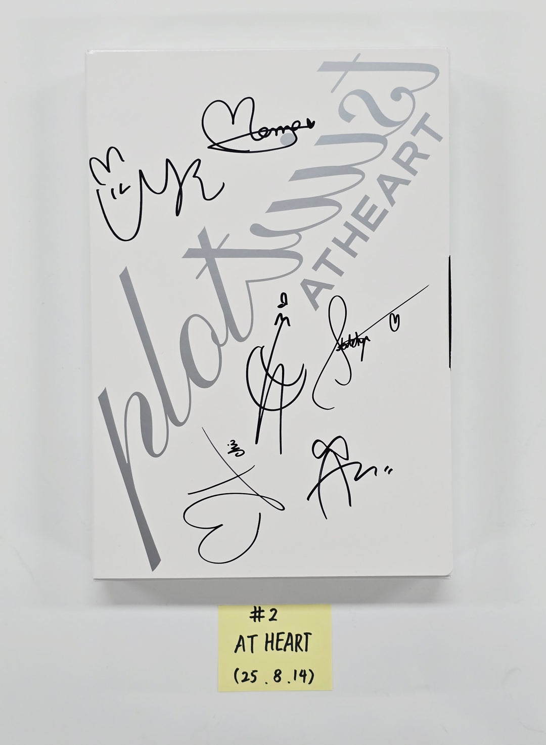 AtHeart "1st EP : Plot Twist" - Hand Autographed(Signed) Promo Album [25.8.14]