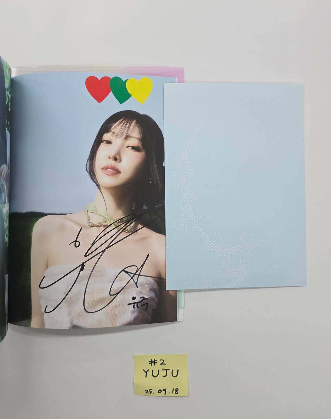 YUJU "In Bloom" - Hand Autograhped(Signed) Album [25.9.18]