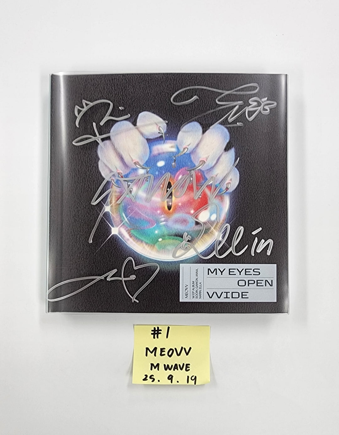 MEOVV 1st EP "MY EYES OPEN VVIDE’" - MWAVE Hand Authgraphed (Signed) Album  [25.9.19]