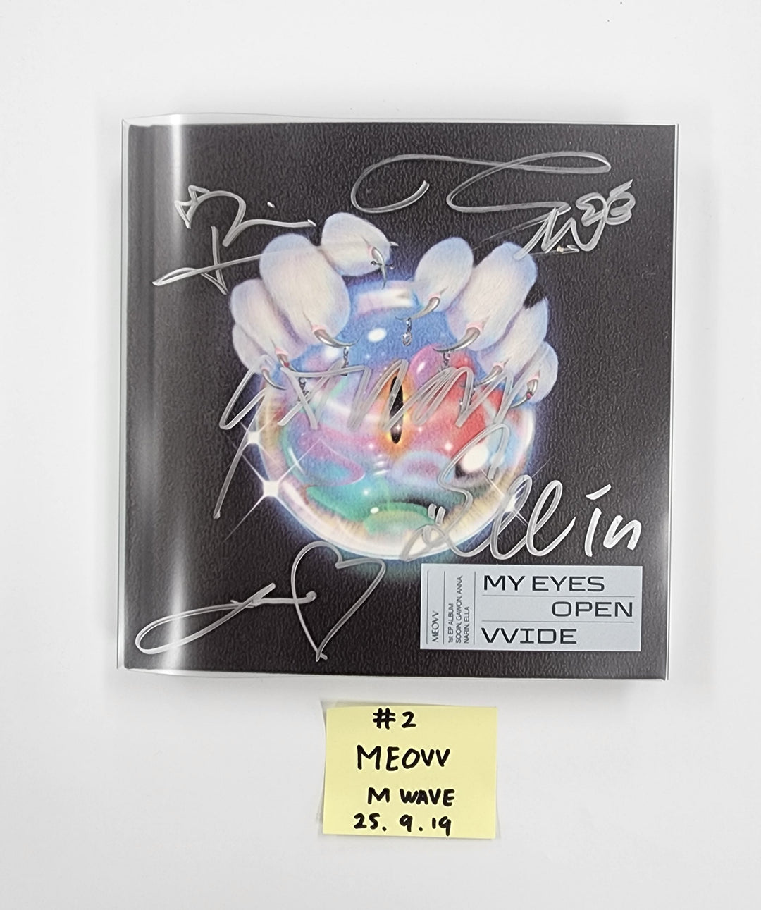 MEOVV 1st EP "MY EYES OPEN VVIDE’" - MWAVE Hand Authgraphed (Signed) Album  [25.9.19]