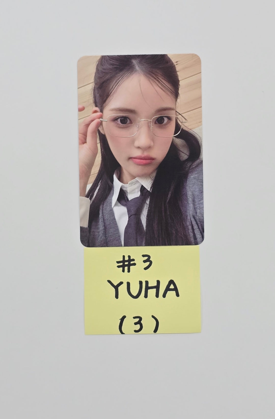 Hearts2Hearts "Focus" - Official Photocard [25.10.29]