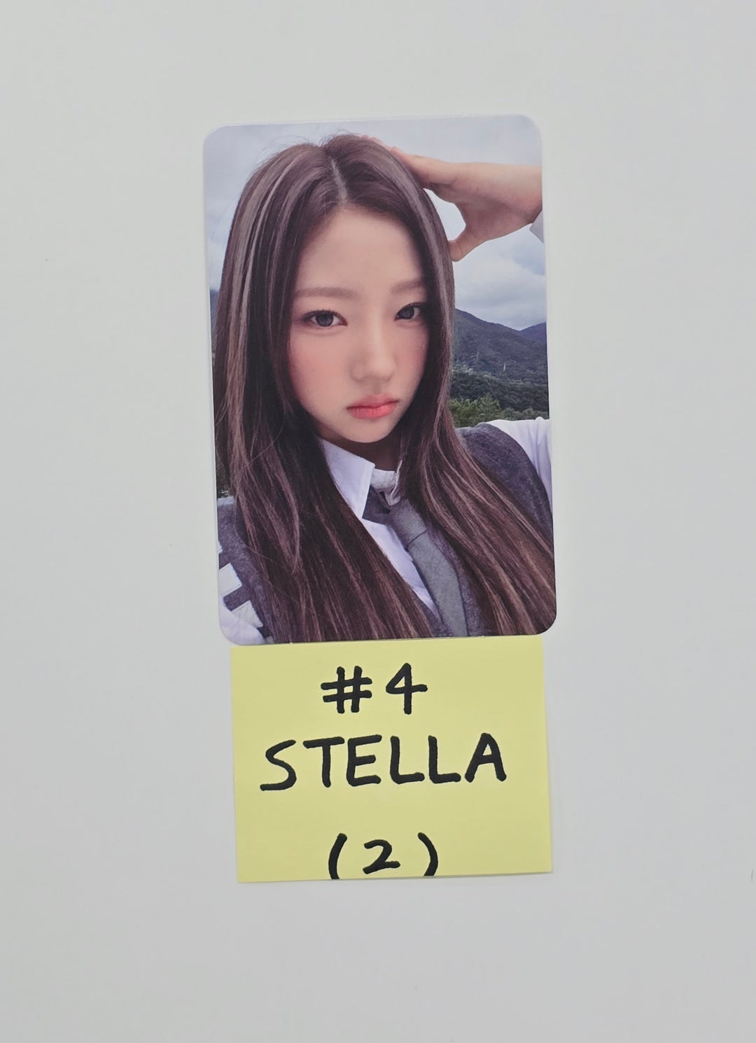 Hearts2Hearts "Focus" - Official Photocard [25.10.29]