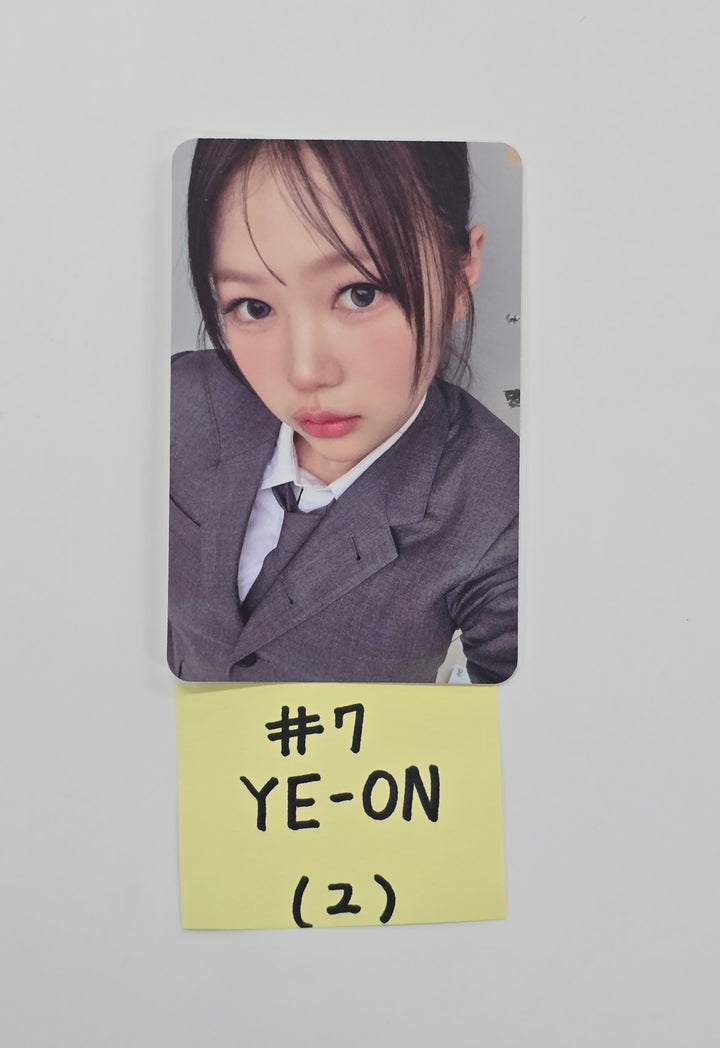 Hearts2Hearts "Focus" - Official Photocard [25.10.29]