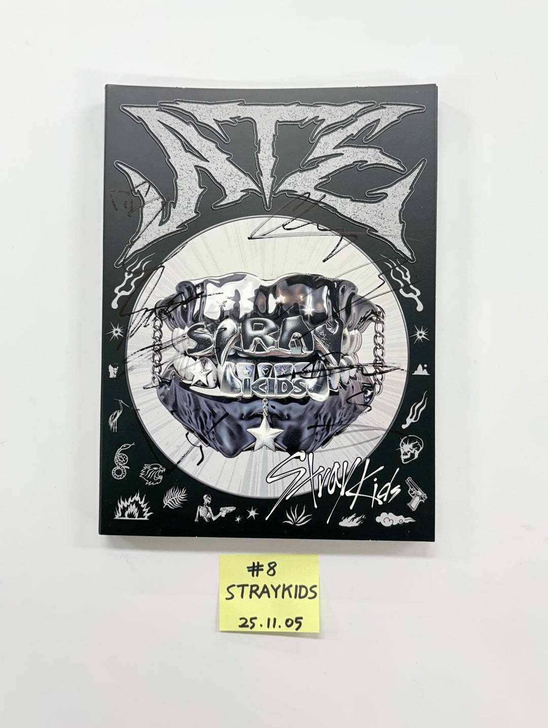 Stray Kids "ATE" - Hand Autographed(Signed) Promo Album [25.11.05]