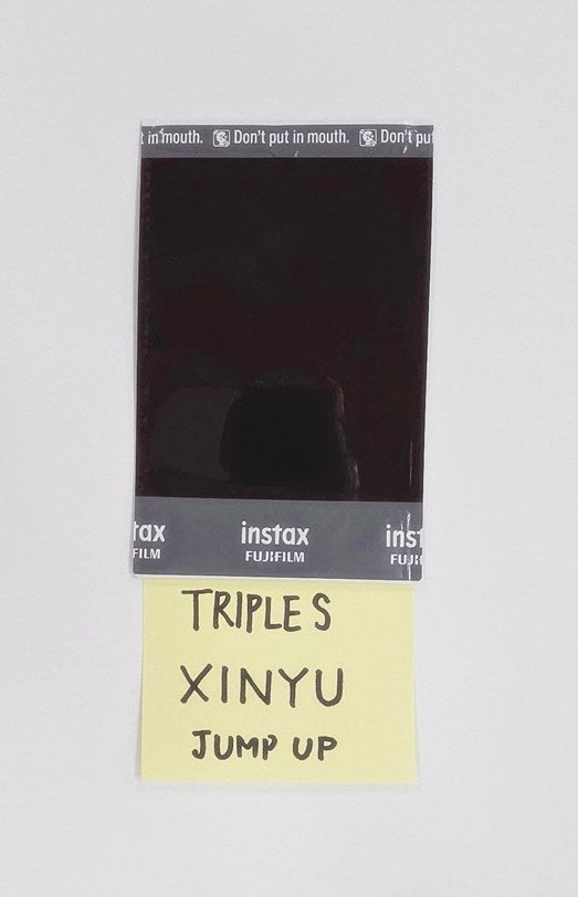 XINYU (of Triples_msnz) "Beyond Beauty" - Hand Autograhped(Signed) Polaroid [25.11.28]