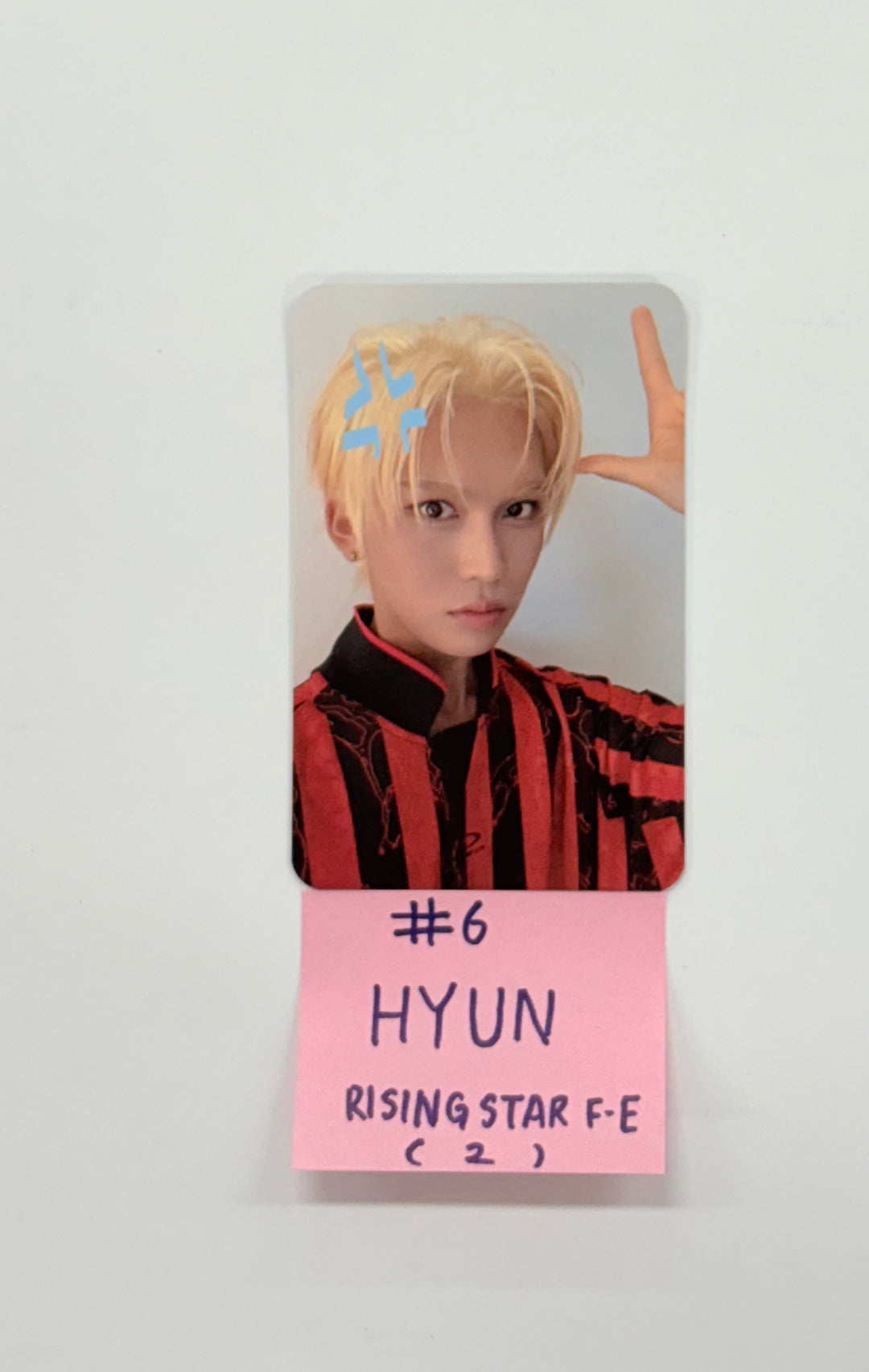 XLOV "UXLXVE" - Rising Star Fansign Event Photocard [25.12.04]