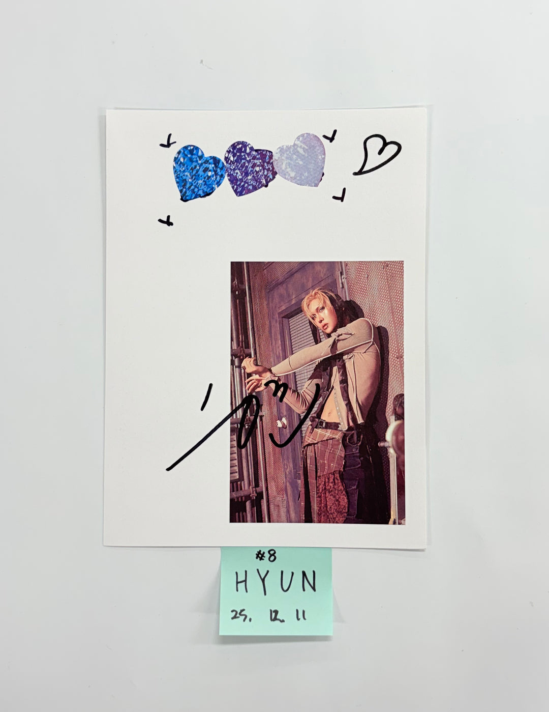 XLOV "UXLXVE" - A Cut Page From Fansign Event Album [25.12.]