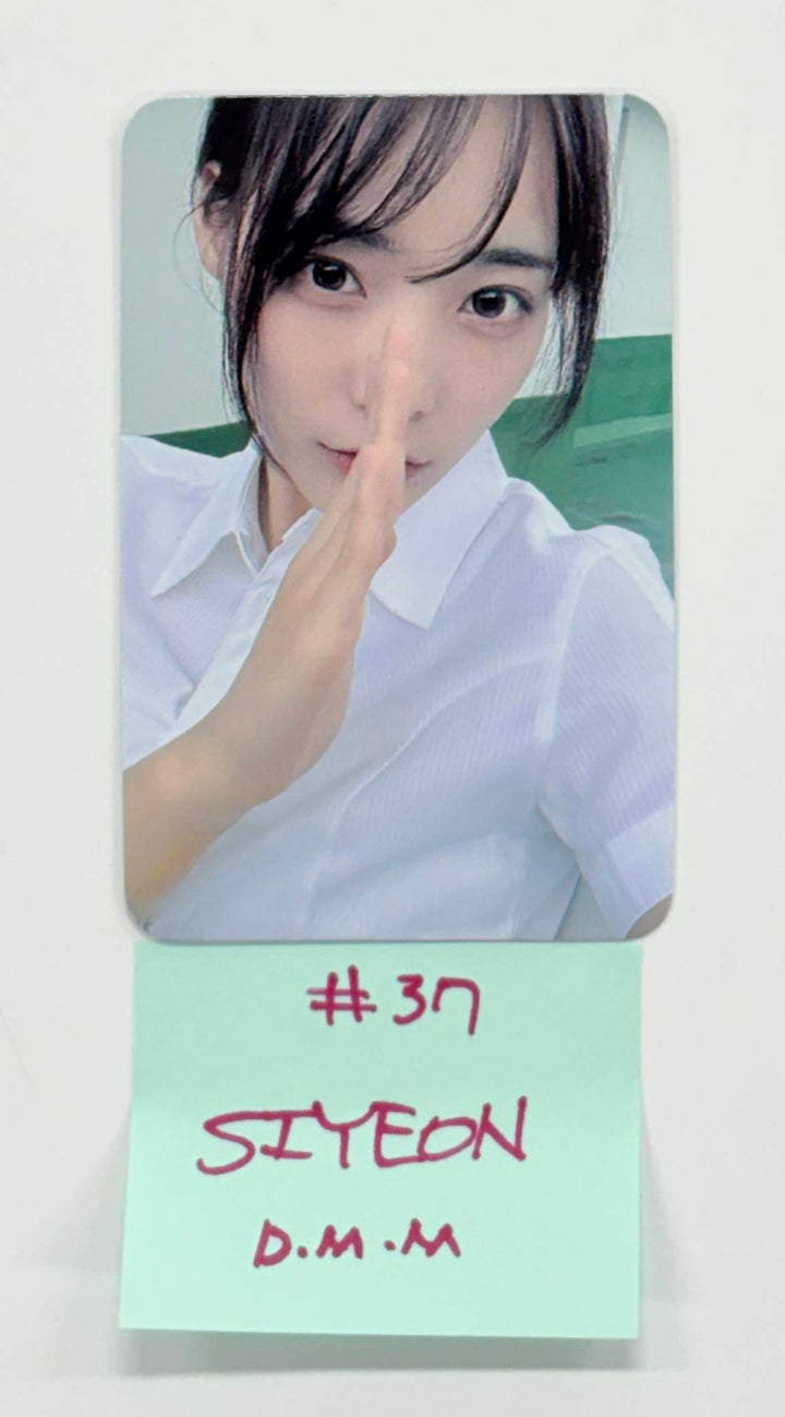 QWER - Dear My Muse Event Photocard (2) [25.12.30]