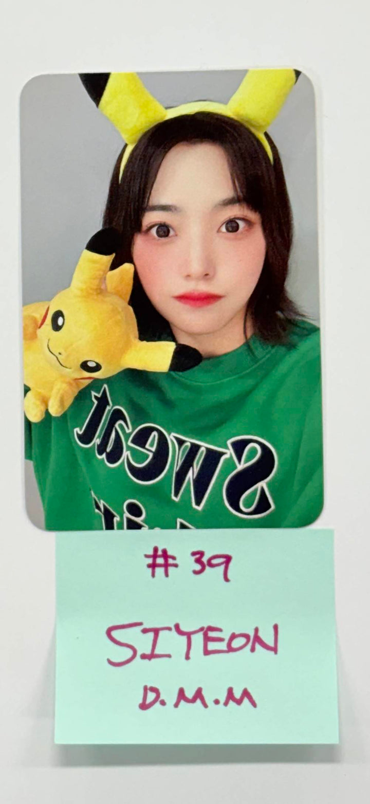 QWER - Dear My Muse Event Photocard (2) [25.12.30]