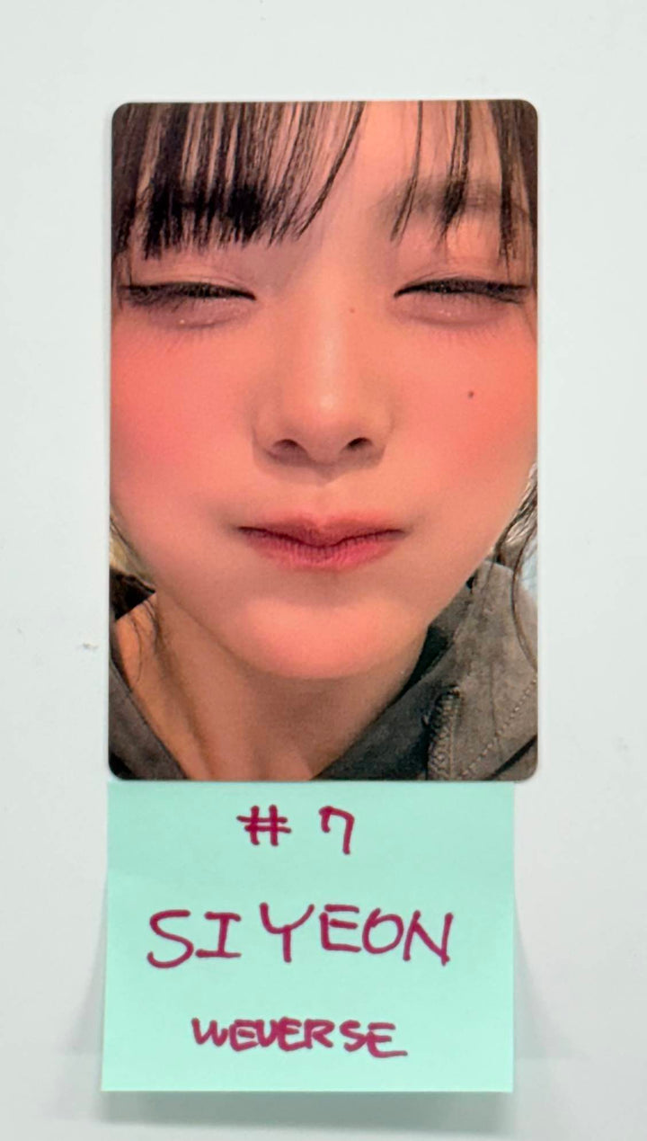 QWER - Weverse Shop Event Photocard [25.12.30]