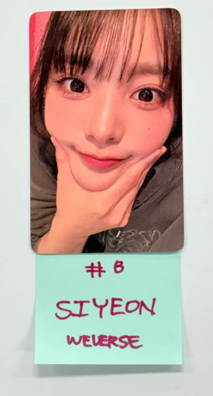 QWER - Weverse Shop Event Photocard [25.12.30]