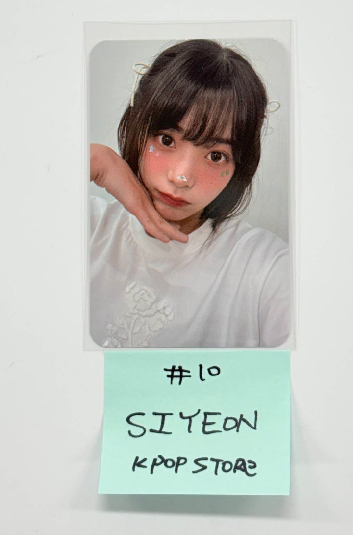 QWER - K POP Store Event Photocard [25.12.30]