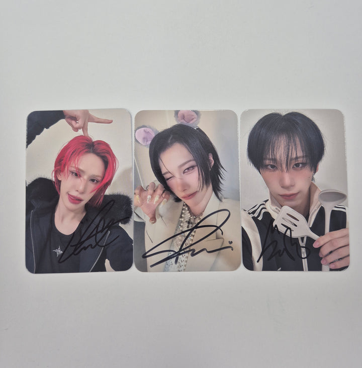 XLOV "UXLXVE" - Hand Autograhped(Signed) Photocard [26.01.06]
