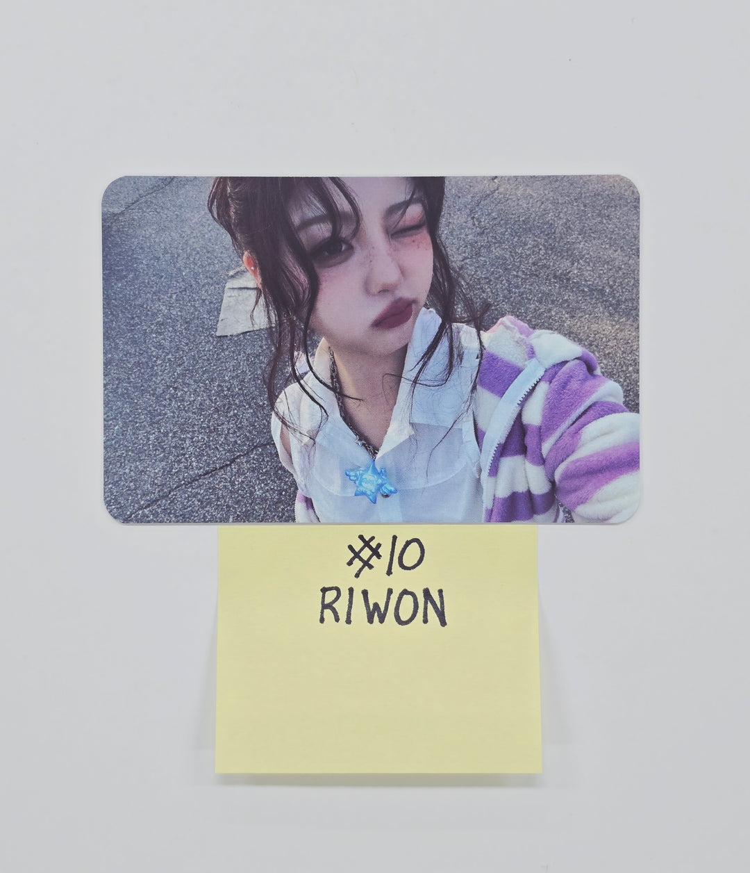 CLASS:y "A new chapter of the party - messier, classier Goods package" - Official Photocard [26.01.08]