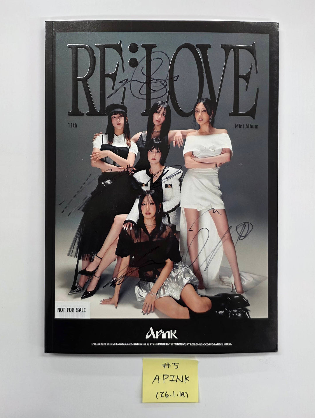 Apink "RE : LOVE", CHUU "XO, My Cyberlove" - Hand Autographed(Signed) Promo Album [26.1.19]