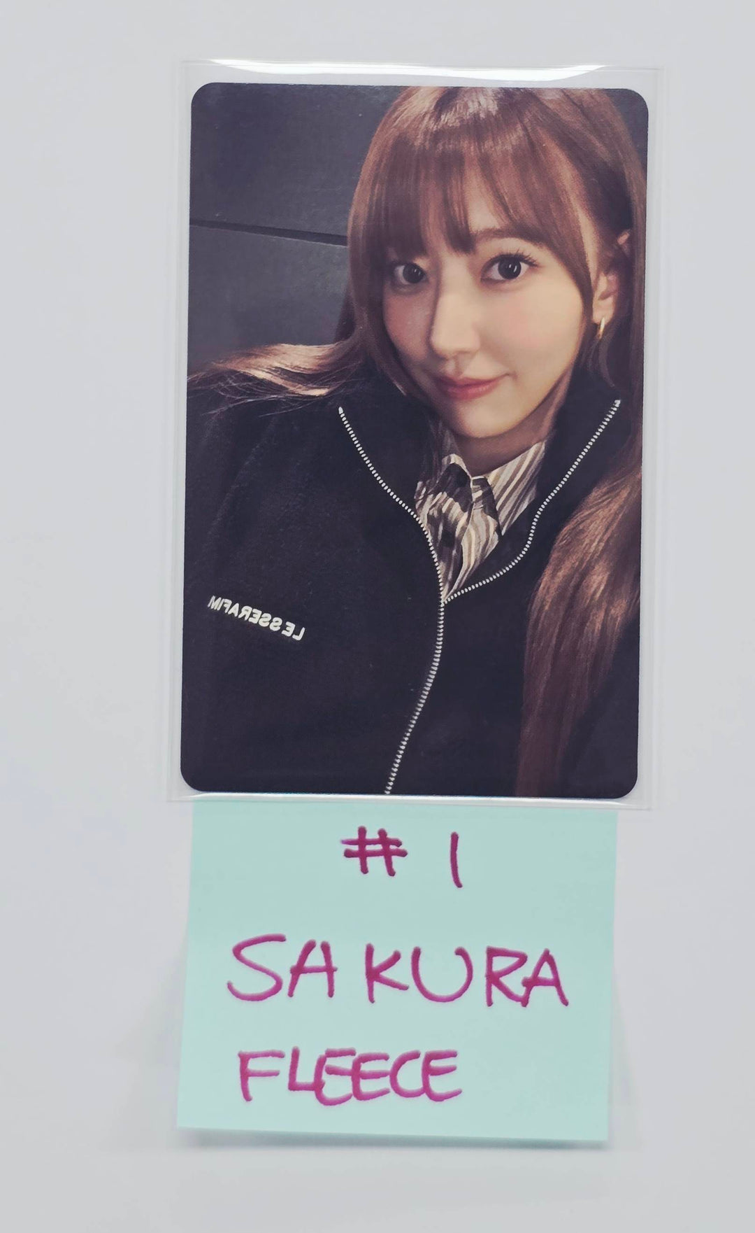 Le Sserafim "Crazy" in Japan - Pop-Up Fleece Photocard [26.1.21]