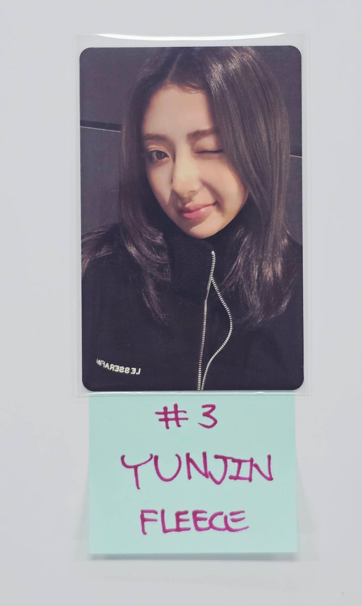 Le Sserafim "Crazy" in Japan - Pop-Up Fleece Photocard [26.1.21]