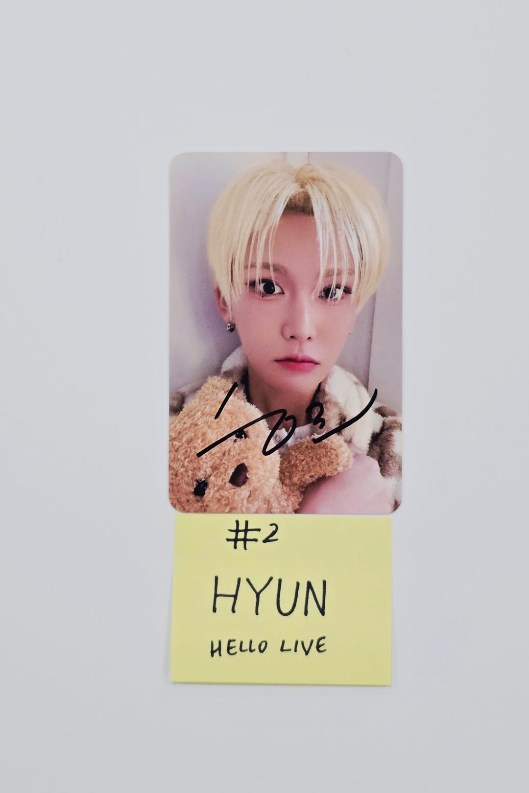 XLOV "UXLXVE" - Hand Autographed(Signed) Photocard [26.01.23]