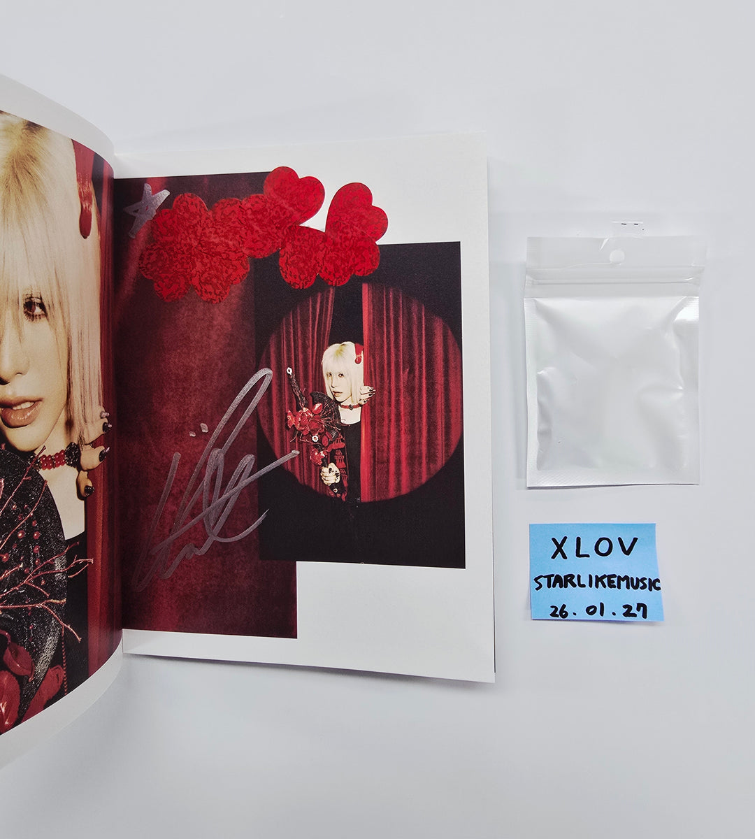 XLOV "UXLXVE" - Hand Autographed(Signed) Album [26.01.27]