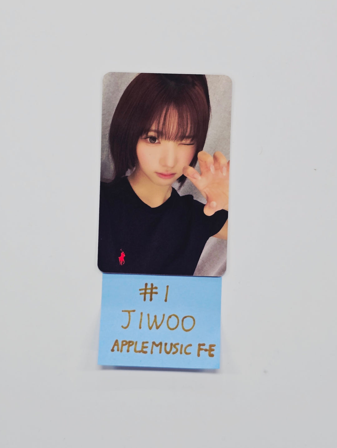 Hearts2Hearts "Focus" - Apple Music Fansign Event Photocard R2 [26.02.03]