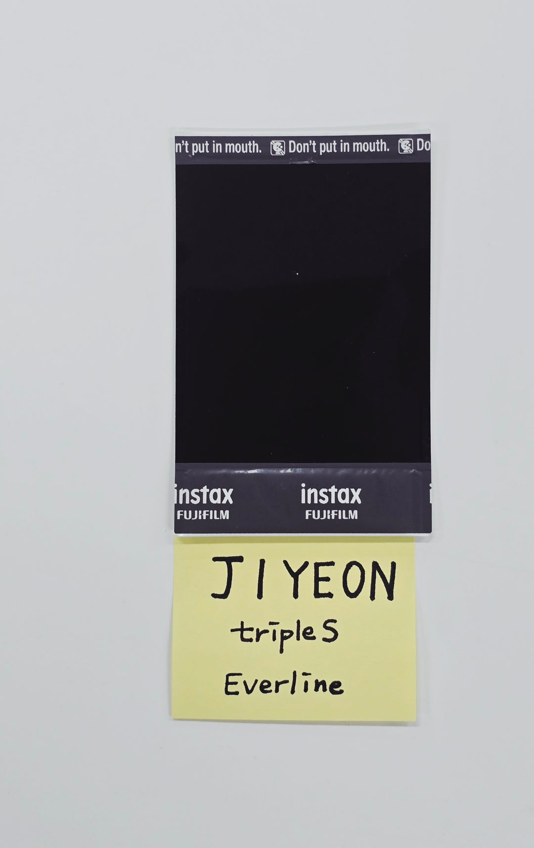 JIYEON (of TripleS) - Hand Autographed(Signed) Polaroid [26.02.13]