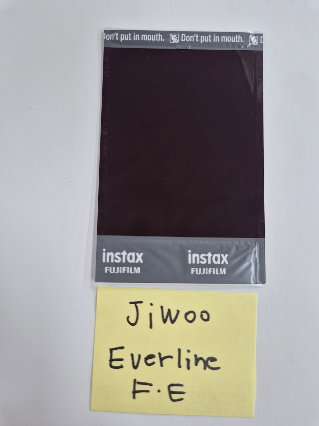 JiWoo (of TripleS) - Hand Autographed(Signed) Polaroid [26.02.19]
