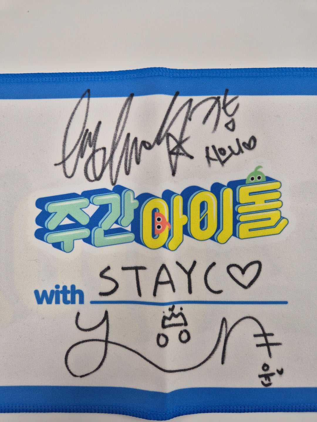 StayC- Hand Autographed(Signed) Weekly Idol Slogan [26.02.19]