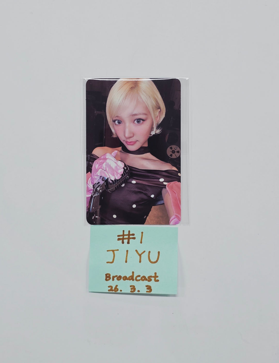KiiiKiii "Delulu Pack" - Broadcast Photocard [26.03.03]