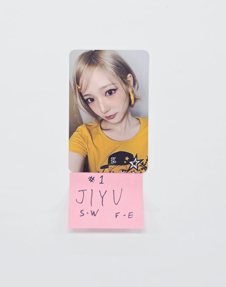 KiiiKiii "Delulu Pack" - Soundwave Fansign Event Photocard R2 [26.03.04]