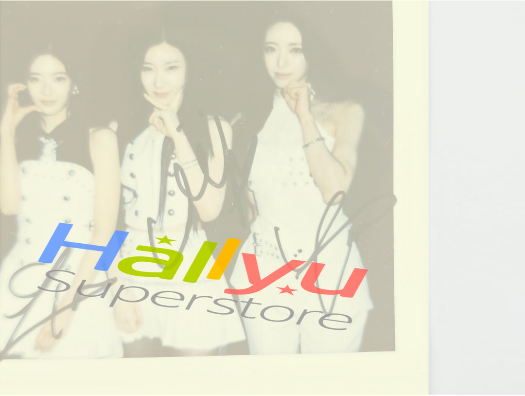ITZY "TUNNEL VISION" - Hand Autographed(Signed) 2X Polaroid [26.03.04]