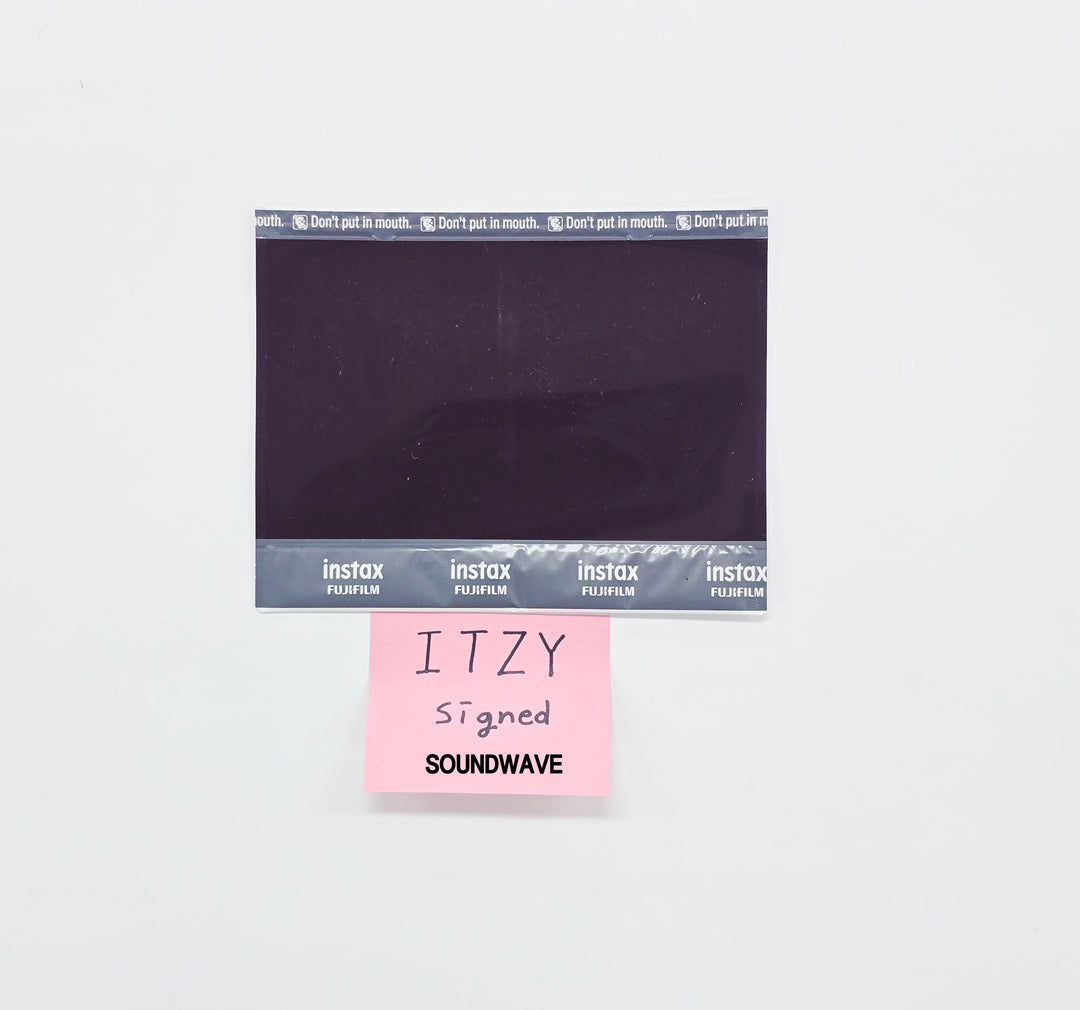 ITZY "TUNNEL VISION" - Hand Autographed(Signed) 2X Polaroid [26.03.04]