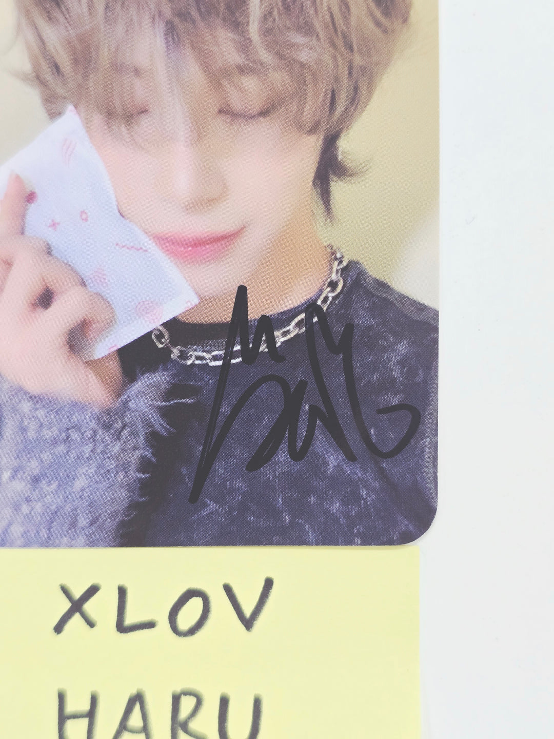HARU (of XLOV) "UXLXVE" - Hand Autograhped(Signed) Photocard [26.03.09]