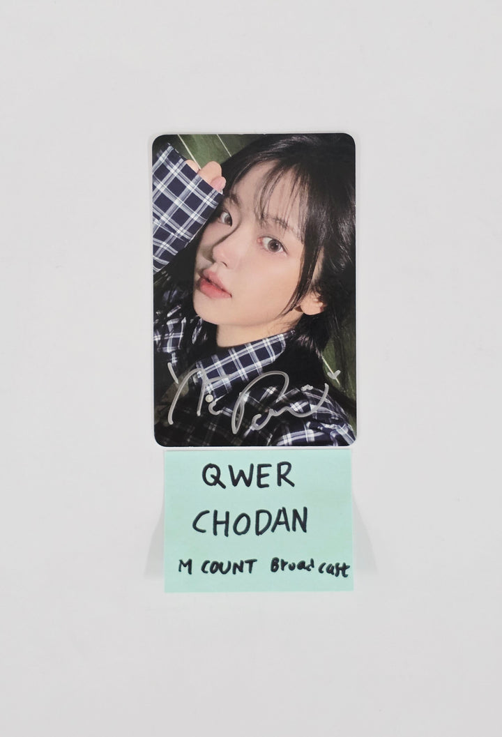 CHODAN (of QWER) - Hand Autographed(Signed) Broadcast Photocard [26.03.11]