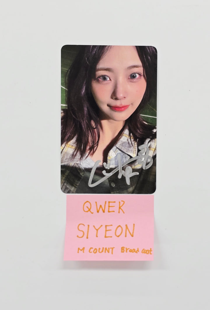 SIYEON (of QWER) - Hand Autographed(Signed) Broadcast Photocard [26.03.12]