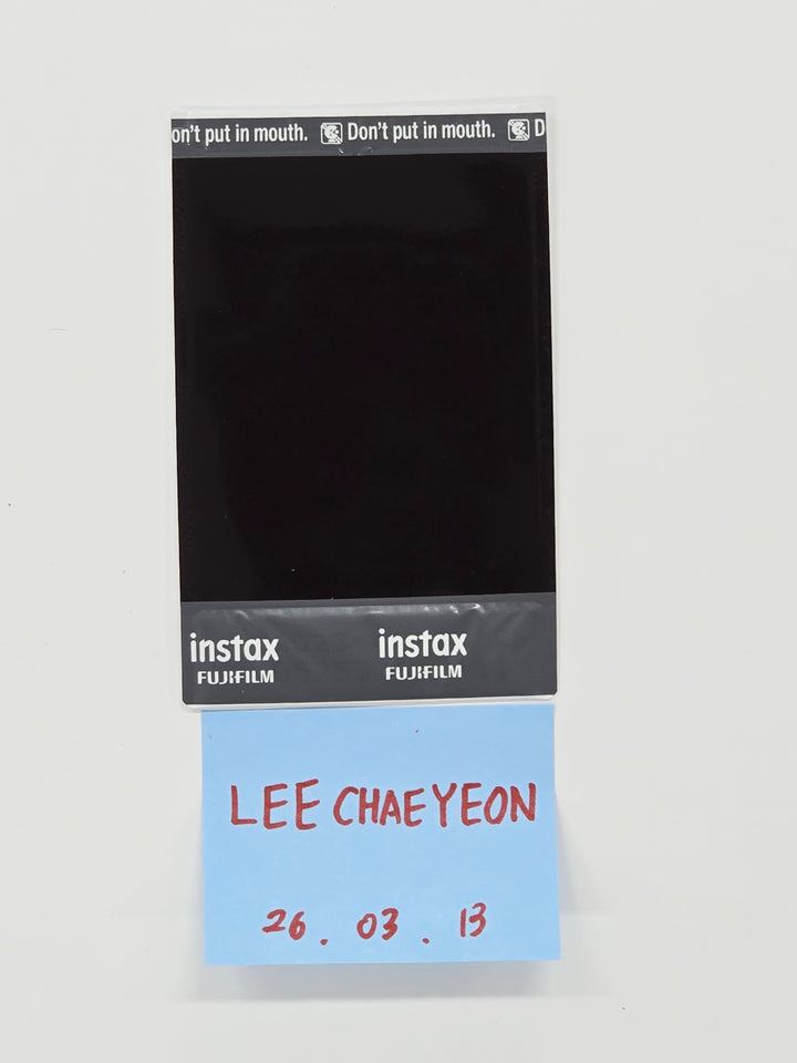 LEE CHAEYEON - Hand Autographed(Signed) Polaroid [26.03.13]