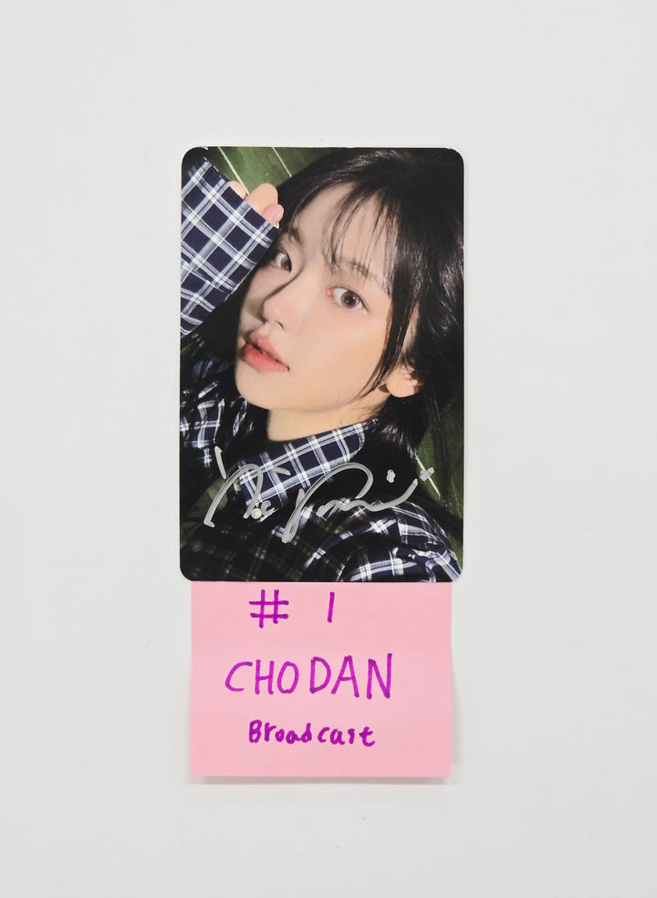 QWER - Hand Autographed(Signed) Broadcast Photocard [26.03.20]