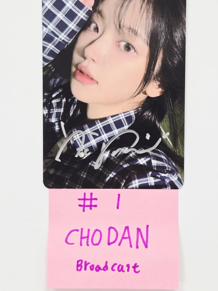 QWER - Hand Autographed(Signed) Broadcast Photocard [26.03.20]