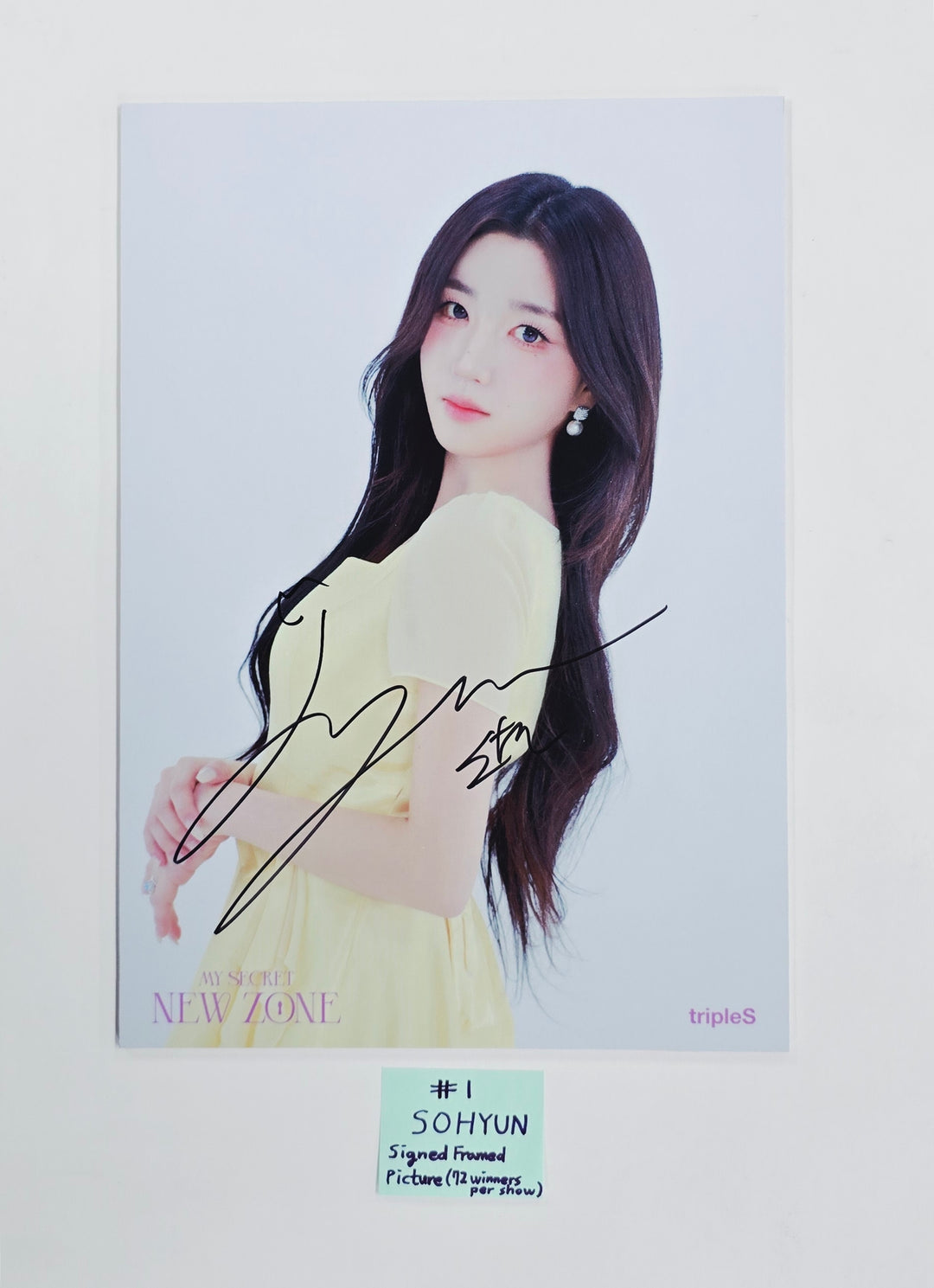TripleS - Hand Autographed(Signed) Framed Picture (72 winner per show) [26.04.06]