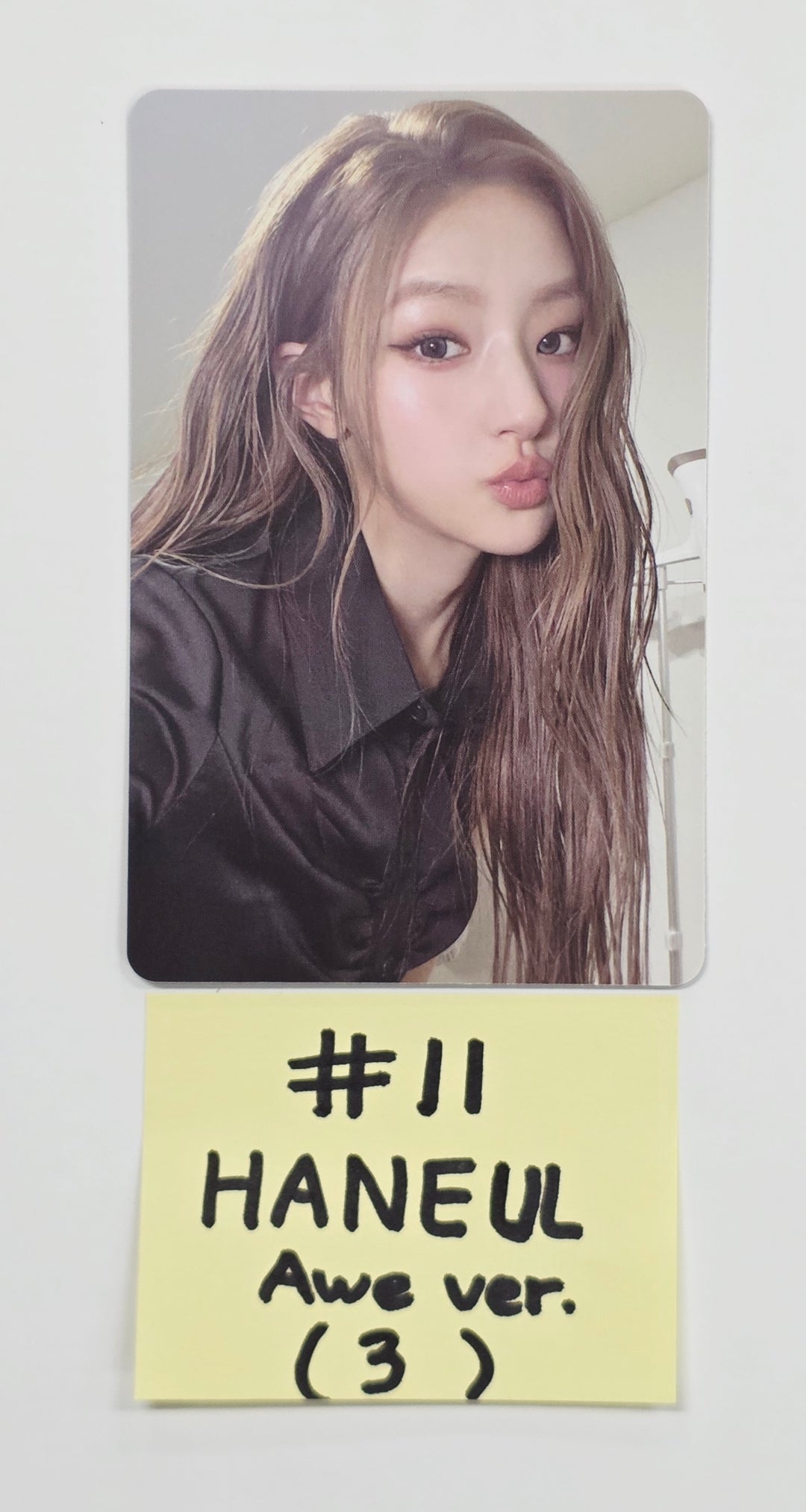 KISS OF LIFE "Who is she" - Official Photocard (Awe ver.) [26.04.07]